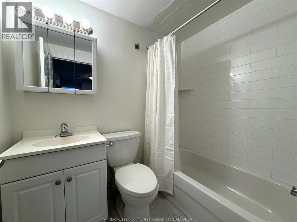 5458 LASSALINE AVENUE - 20