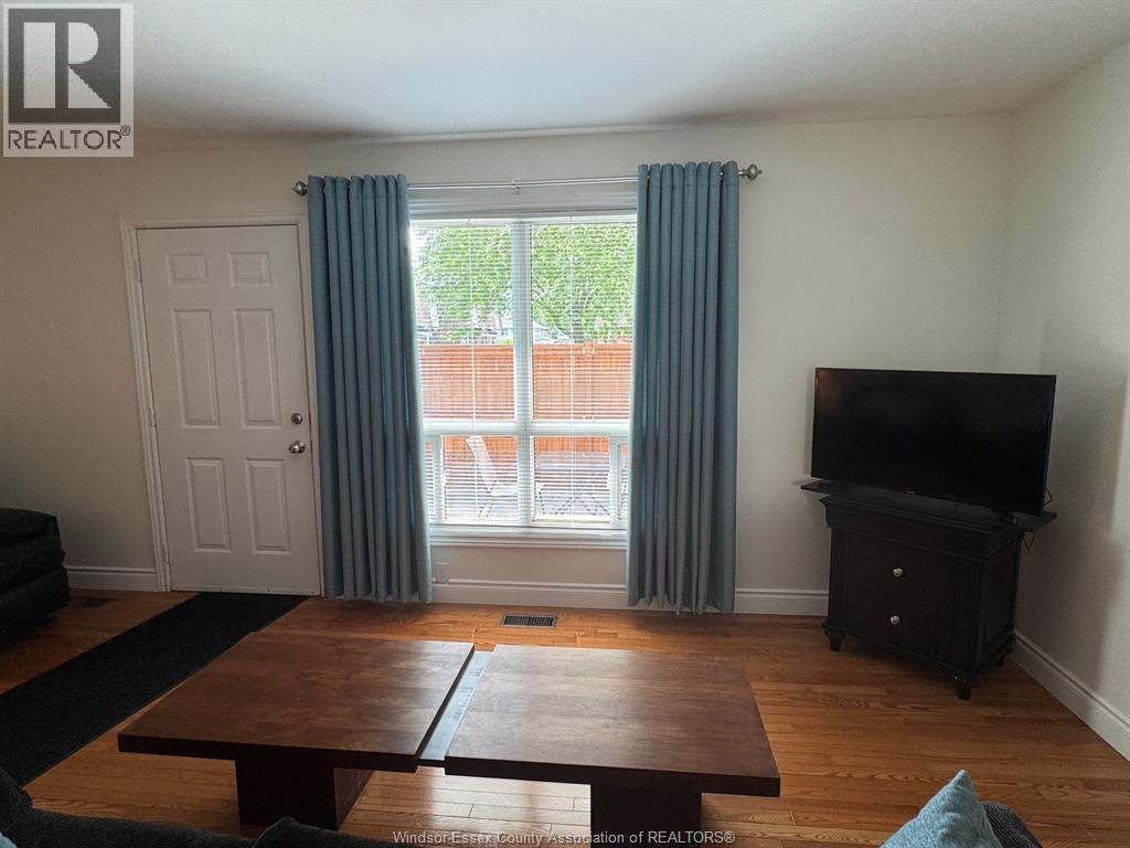 5458 LASSALINE AVENUE - 5