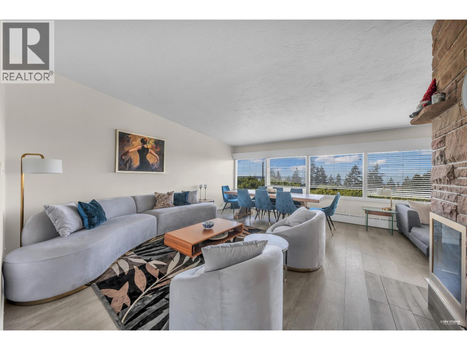 1230 QUEENS AVENUE, West Vancouver