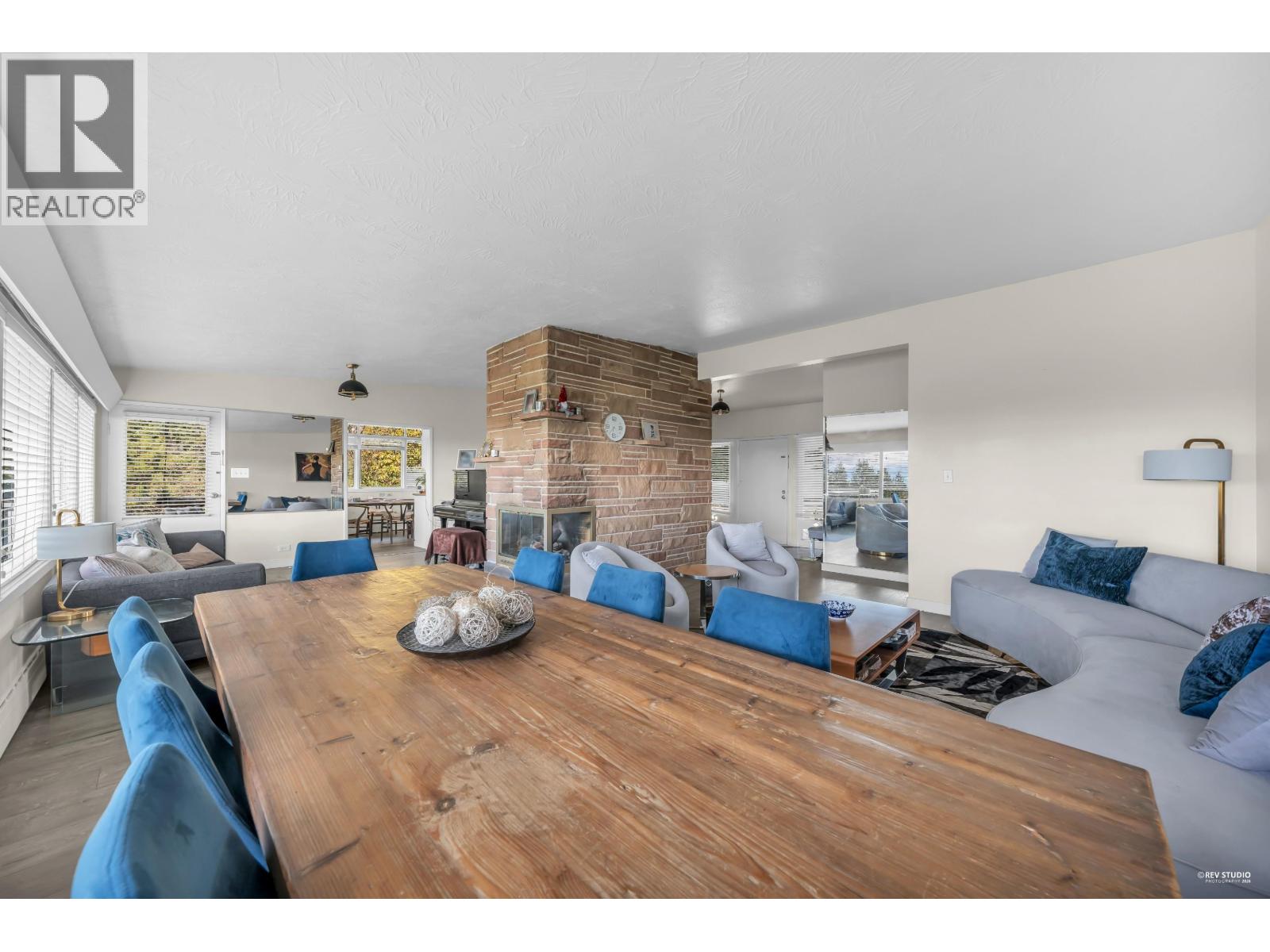 1230 QUEENS AVENUE, West Vancouver