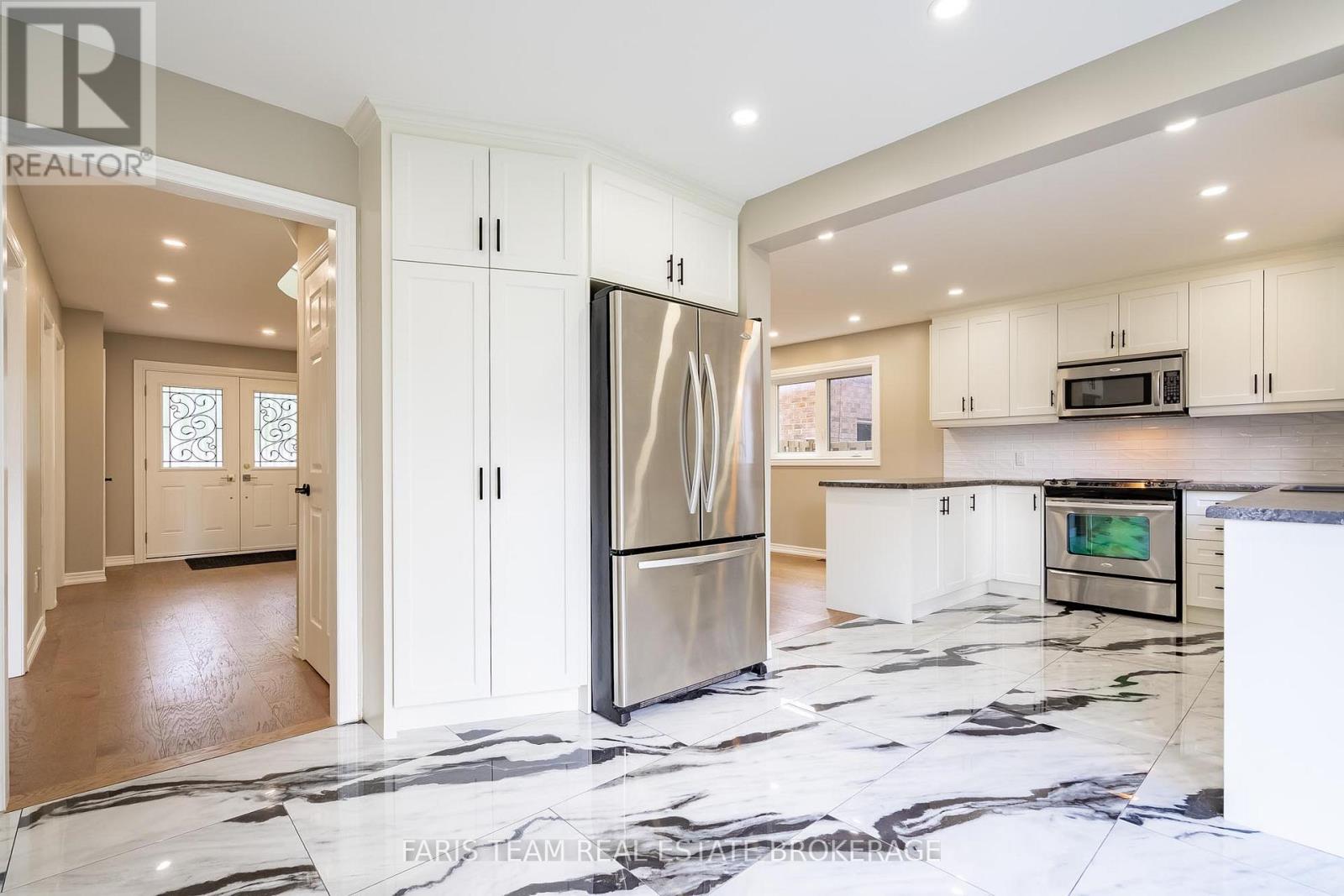 186 FERNDALE DRIVE S - 11