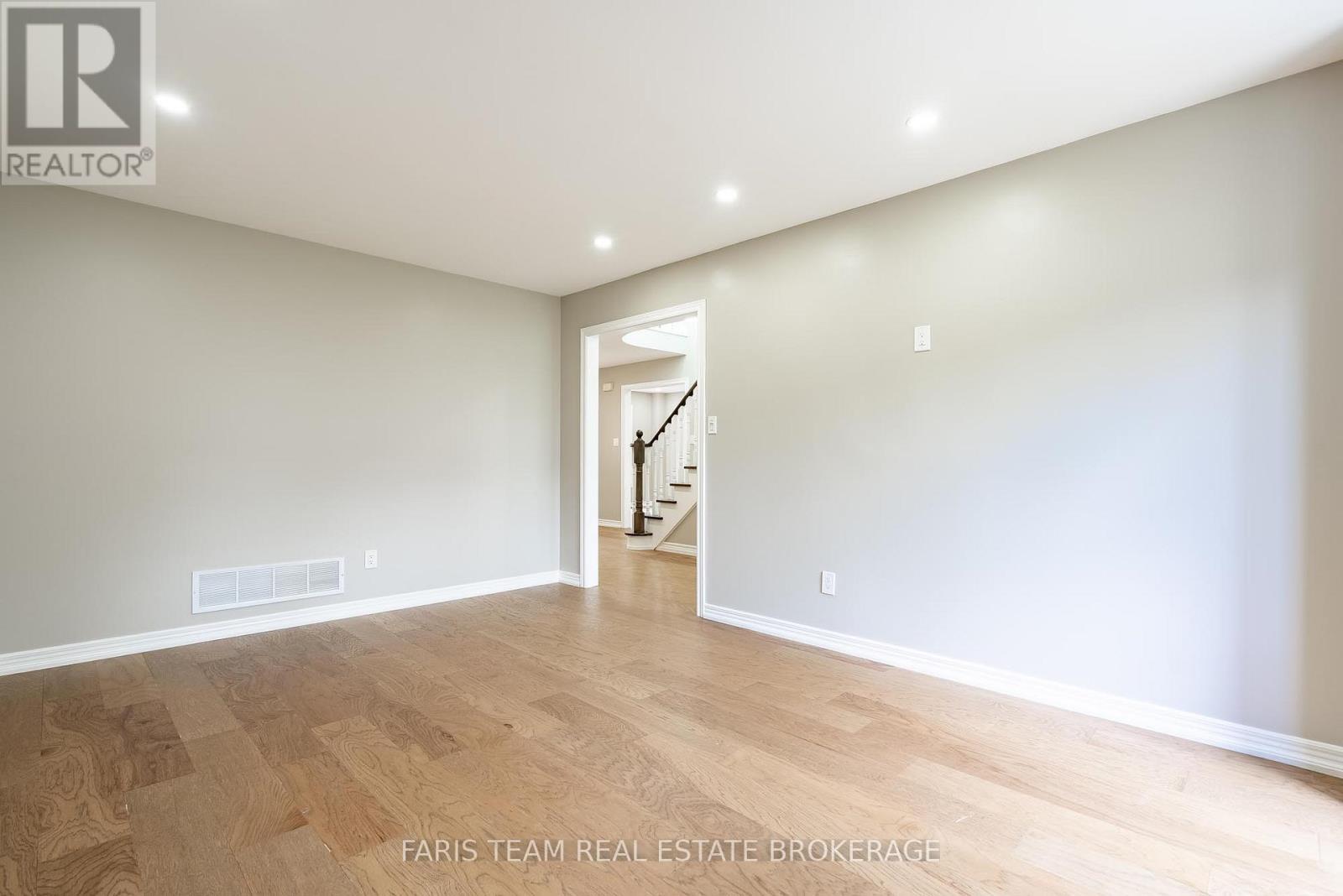 186 FERNDALE DRIVE S - 16