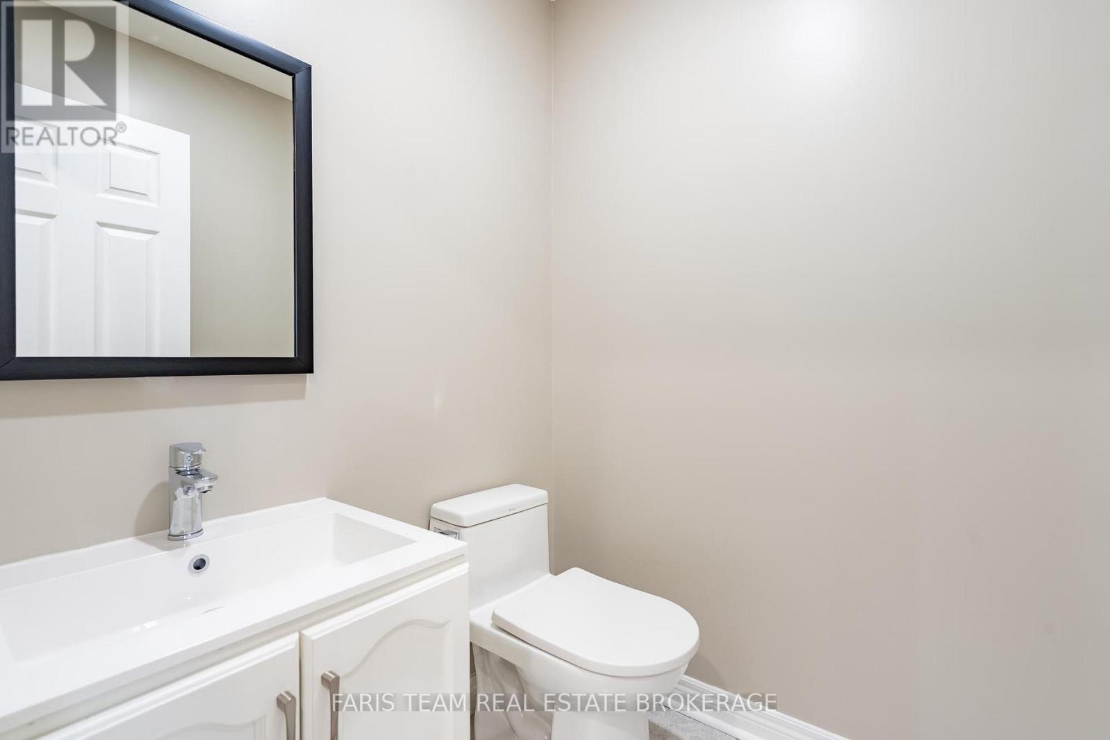 186 FERNDALE DRIVE S - 17