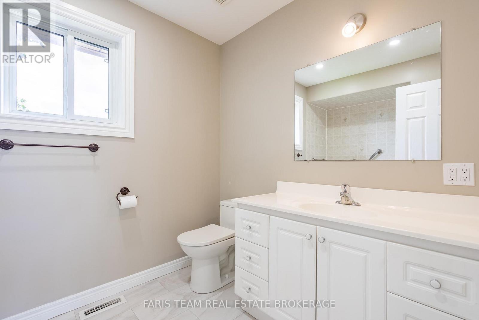 186 FERNDALE DRIVE S - 28