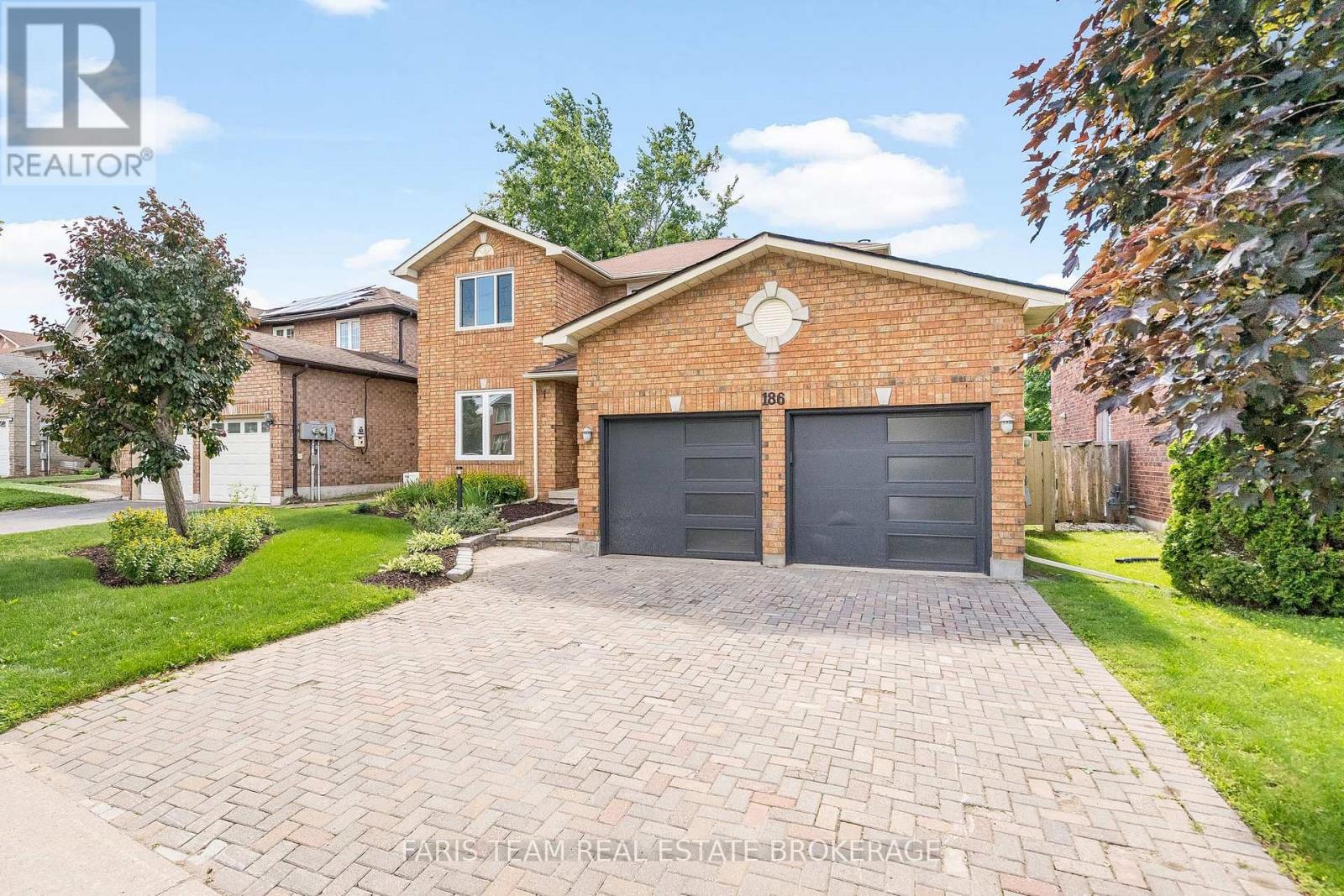 186 FERNDALE DRIVE S - 3