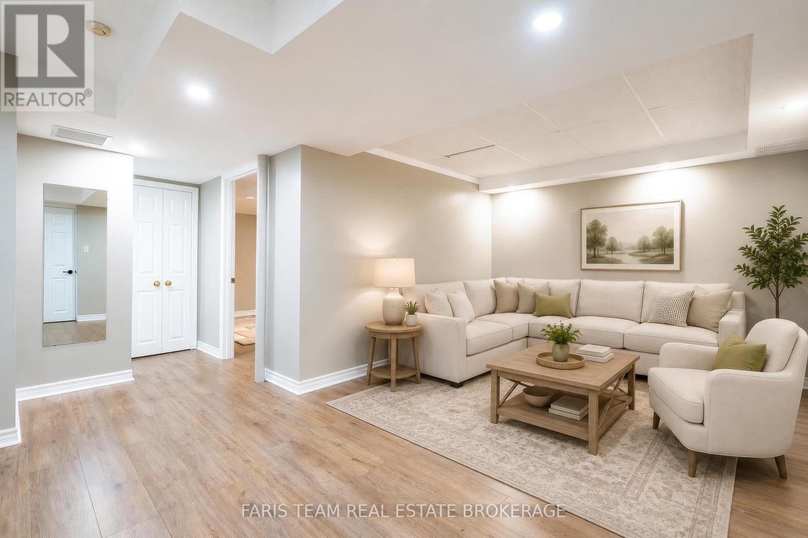 186 FERNDALE DRIVE S - 30
