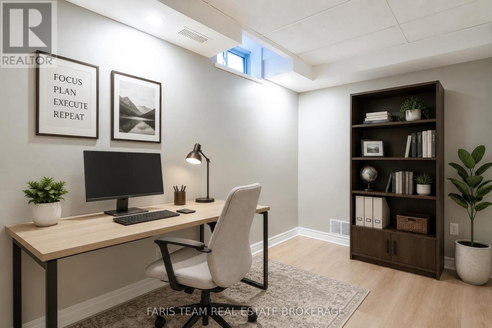186 FERNDALE DRIVE S - 35
