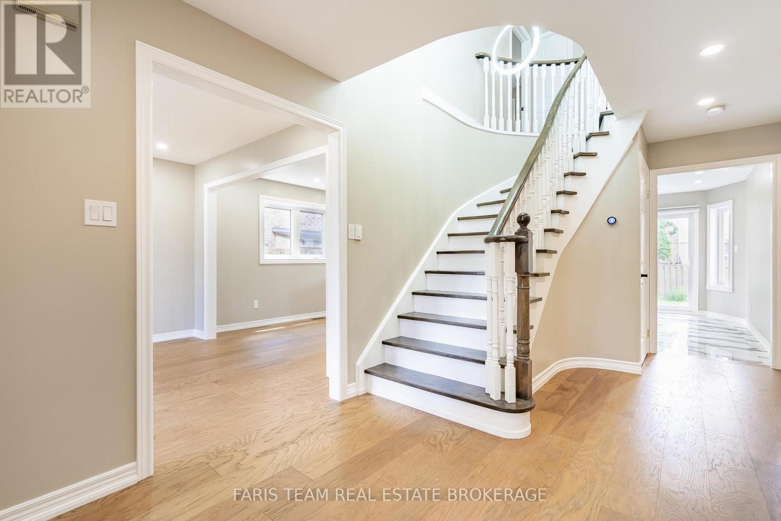 186 FERNDALE DRIVE S - 5