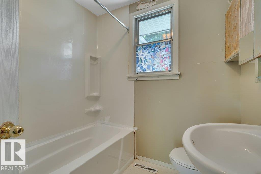10148 87 Street NW - Photo 30
