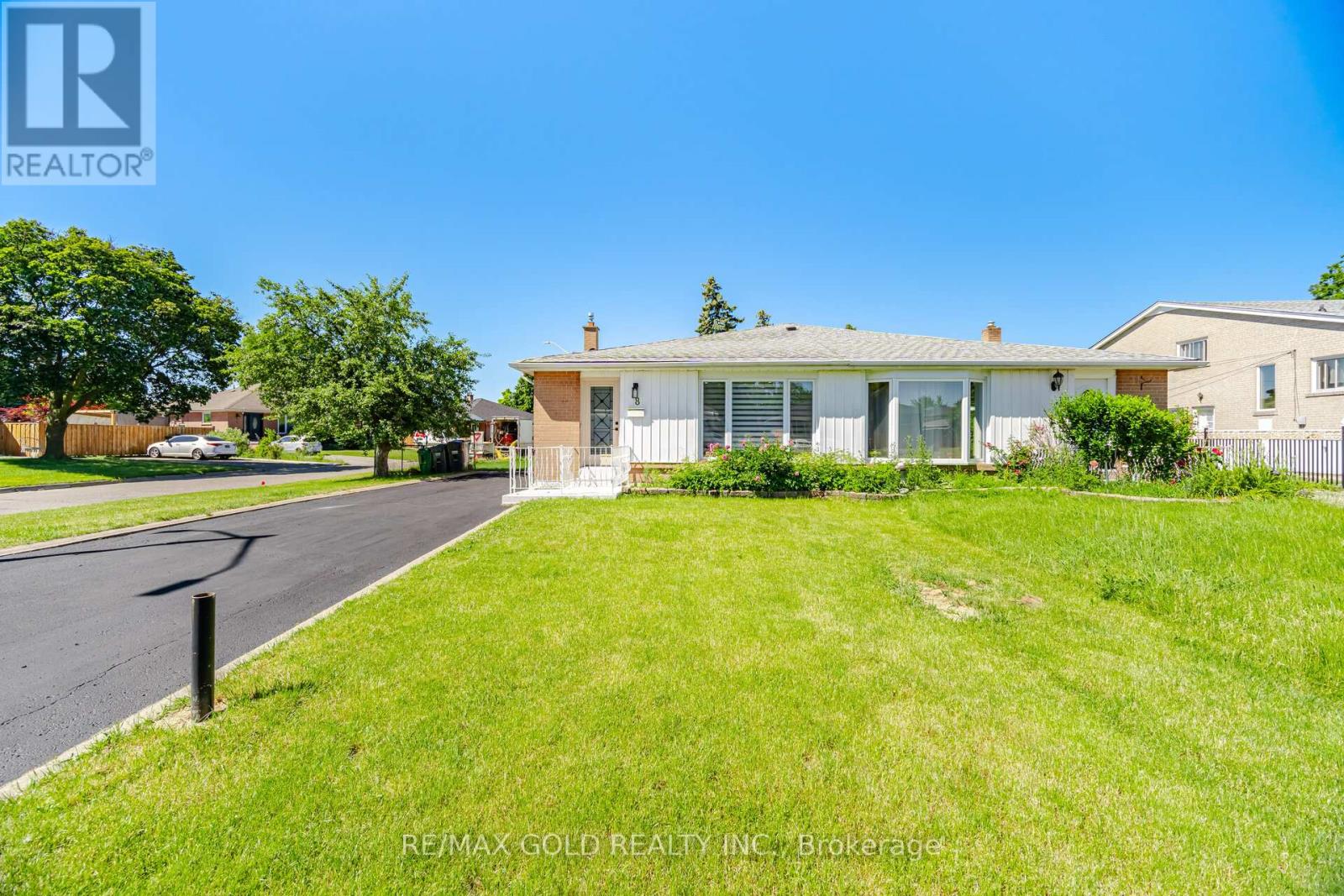 8 ATHLONE AVENUE - 1