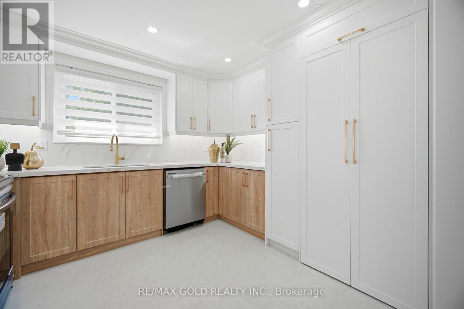 8 ATHLONE AVENUE - 12
