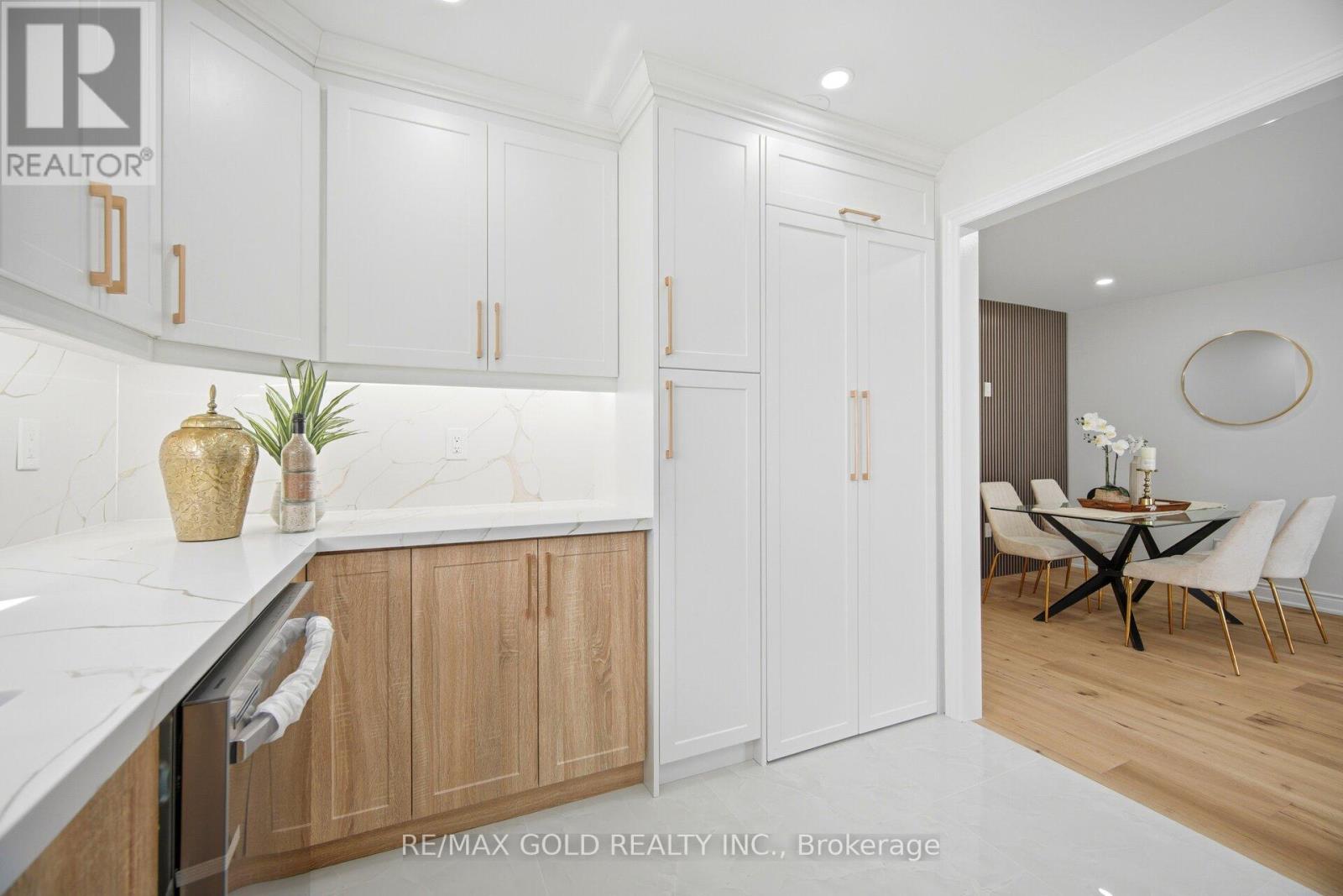 8 ATHLONE AVENUE - 13