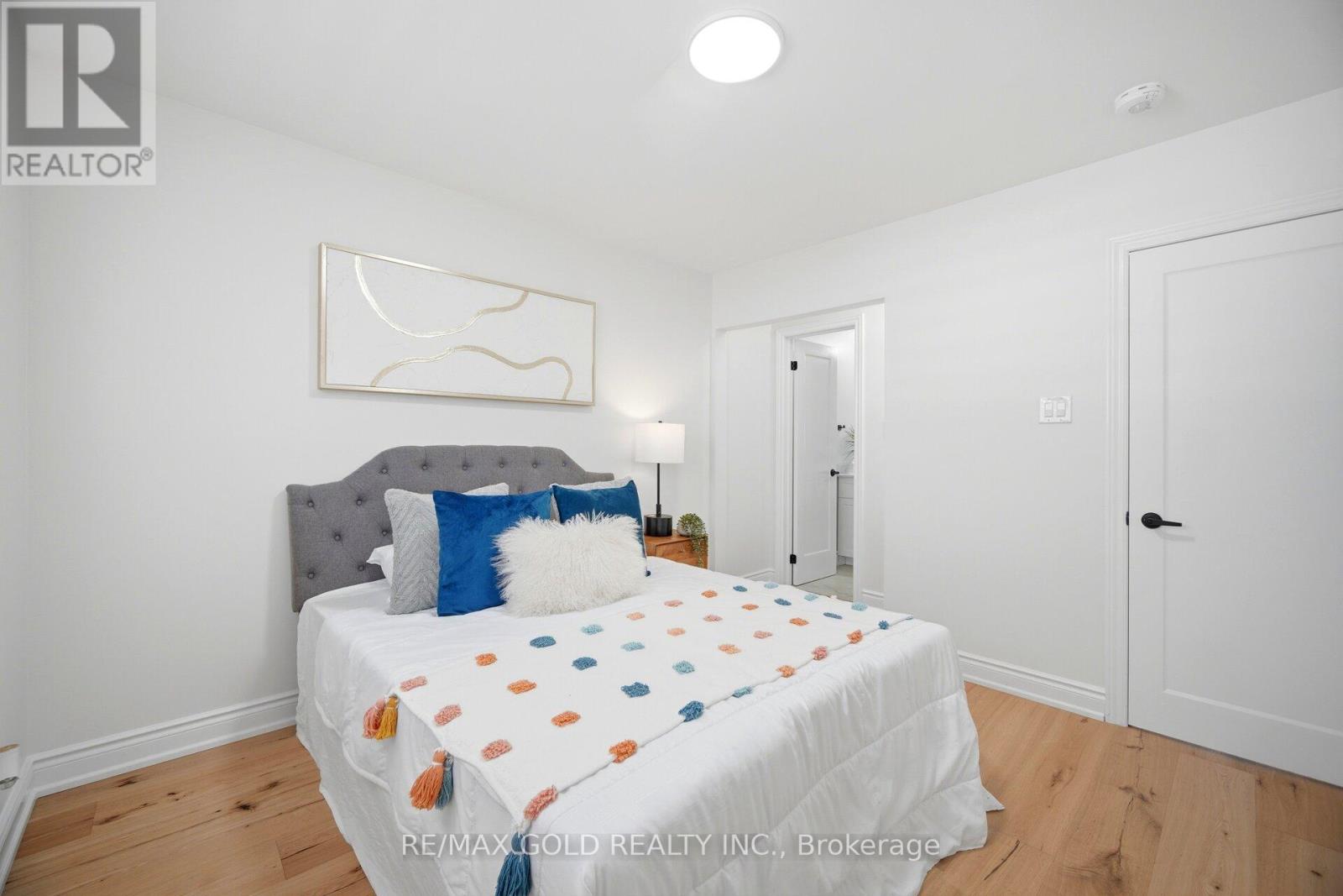 8 ATHLONE AVENUE - 19