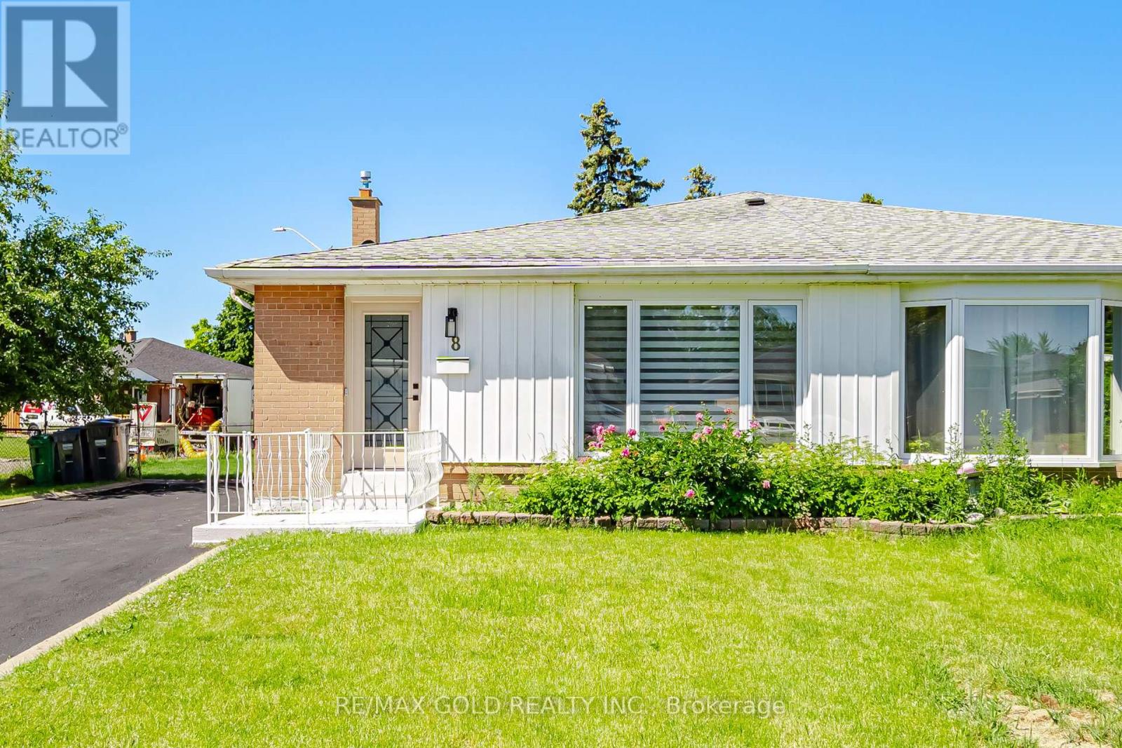 8 ATHLONE AVENUE - 2
