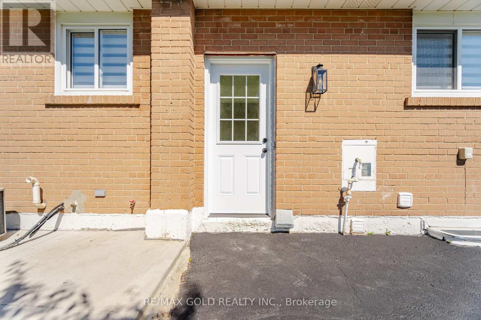 8 ATHLONE AVENUE - 26