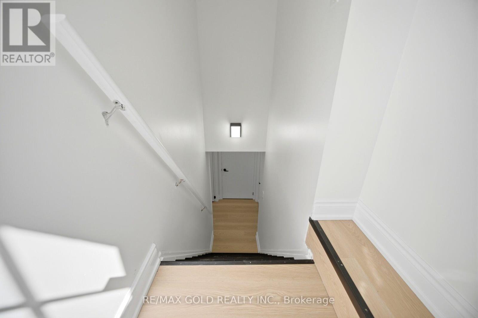 8 ATHLONE AVENUE - 27