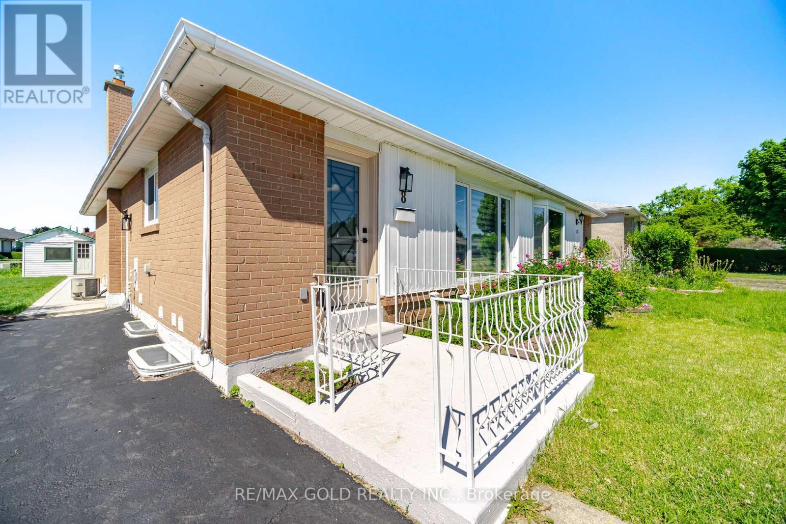 8 ATHLONE AVENUE - 3