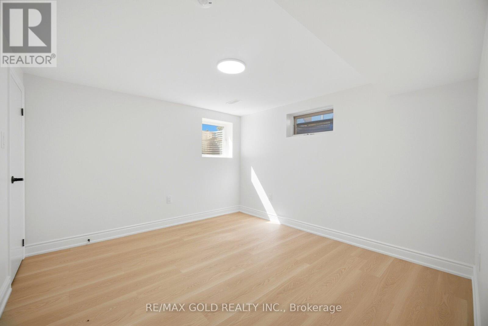 8 ATHLONE AVENUE - 35