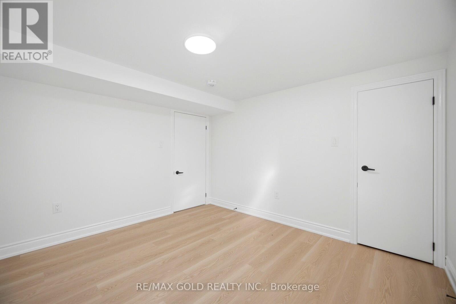 8 ATHLONE AVENUE - 36