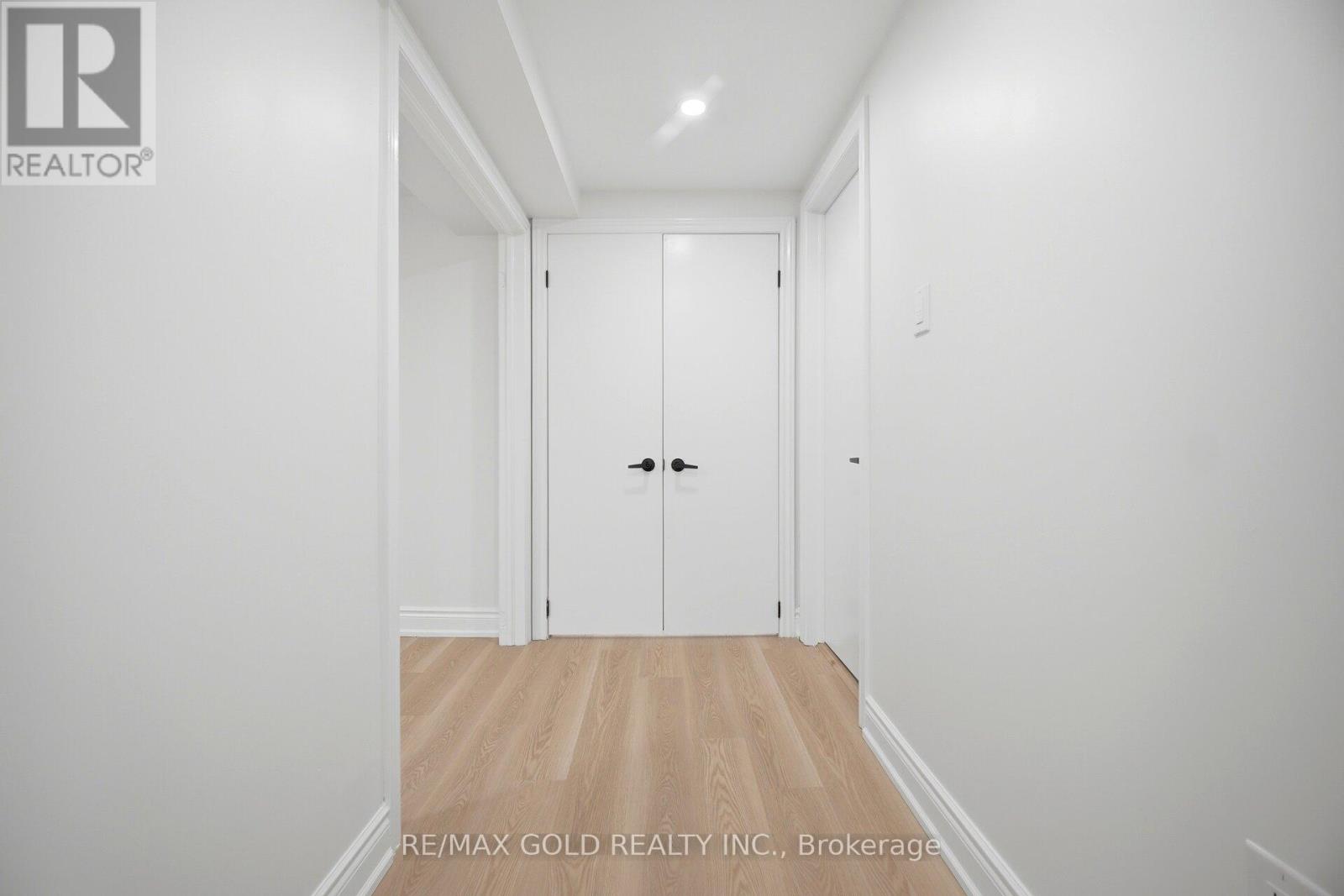 8 ATHLONE AVENUE - 39