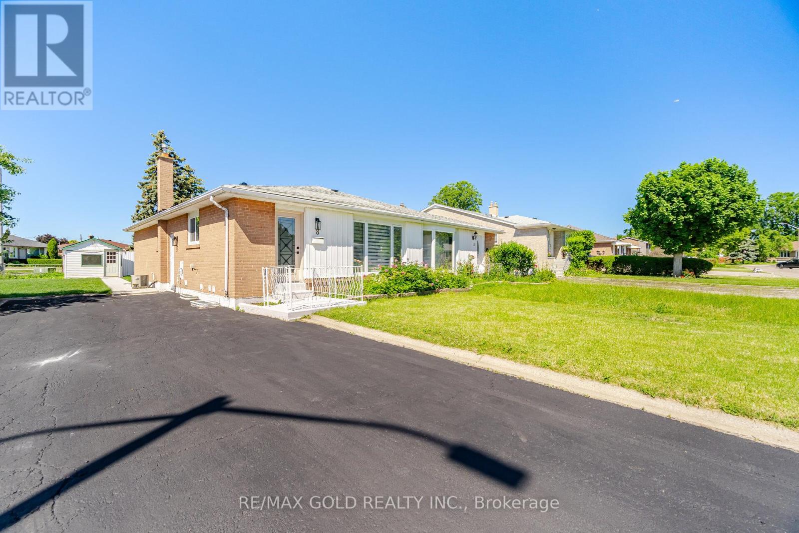 8 ATHLONE AVENUE - 45