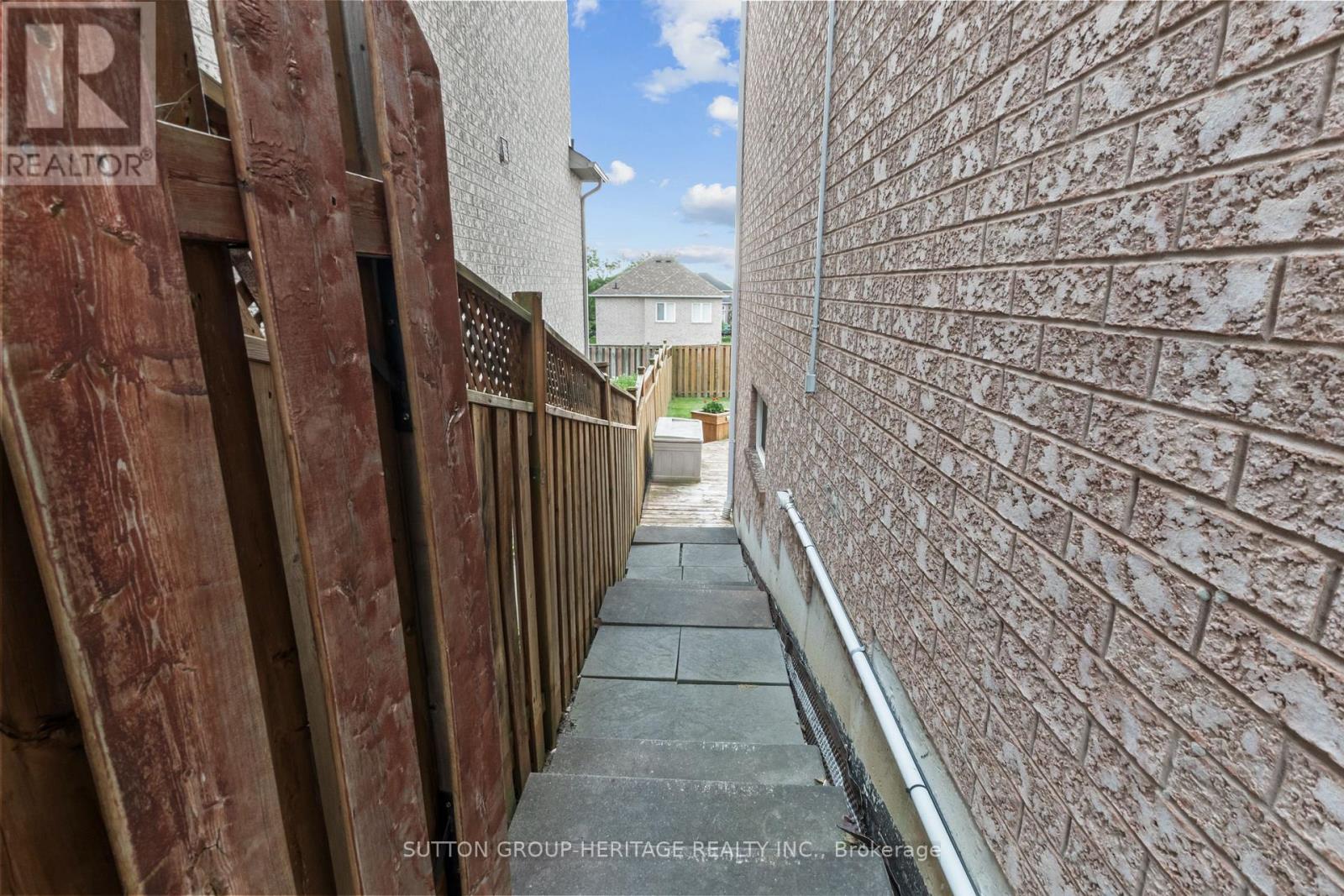 16 NOBBS DRIVE - 24