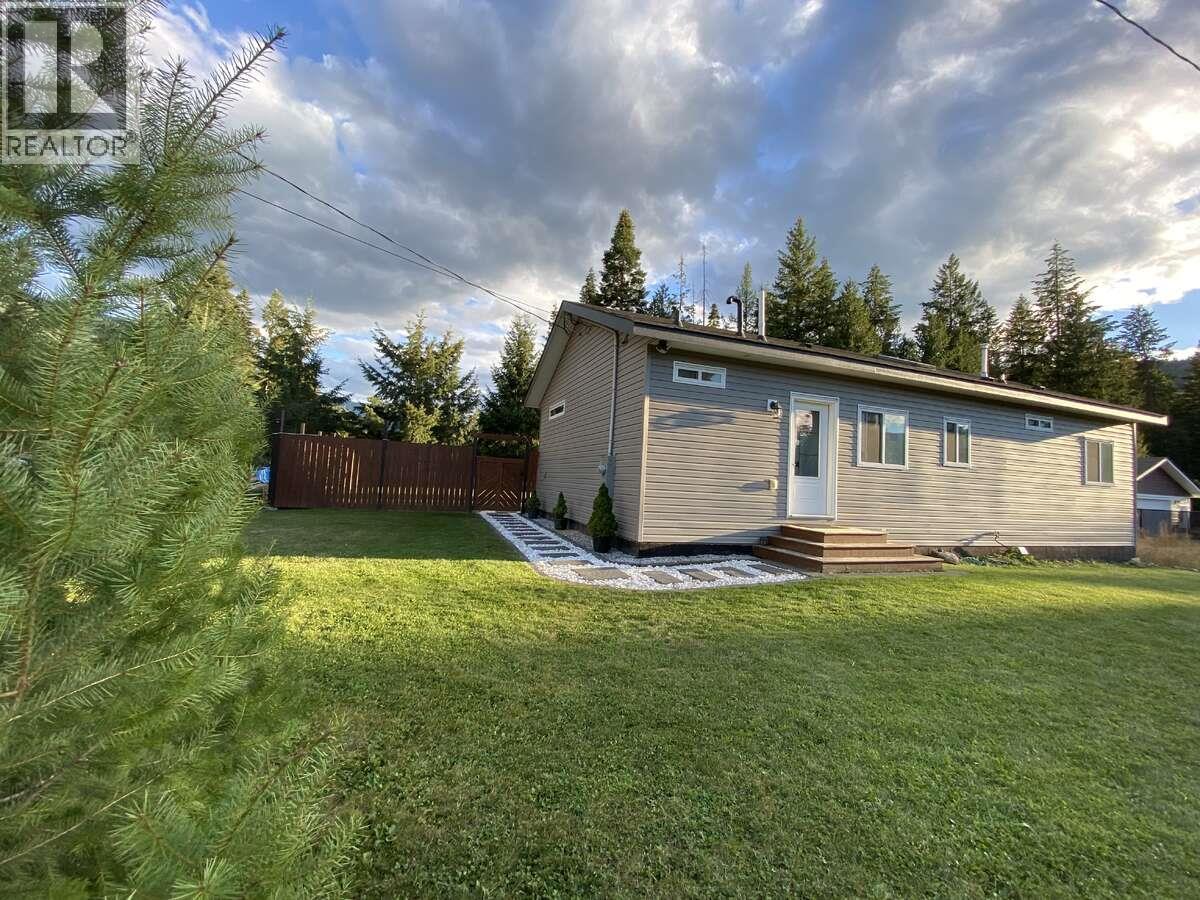 2704 JACKS Crescent - 2