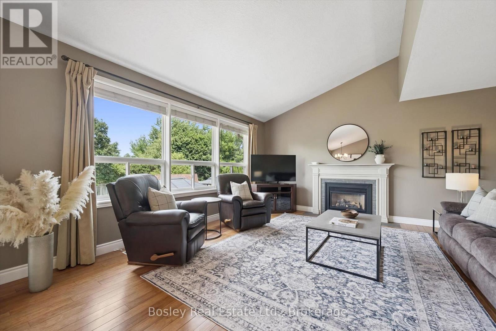 37 MUNROE CRESCENT - Image 9