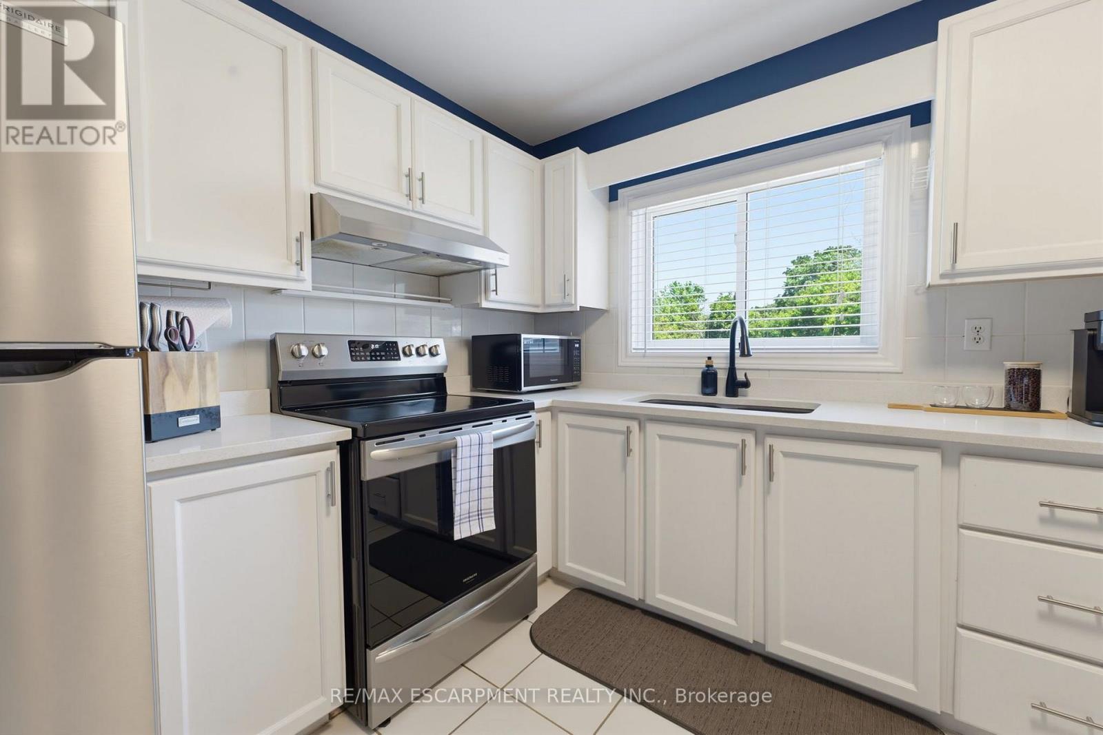 164 HANOVER PLACE - 8