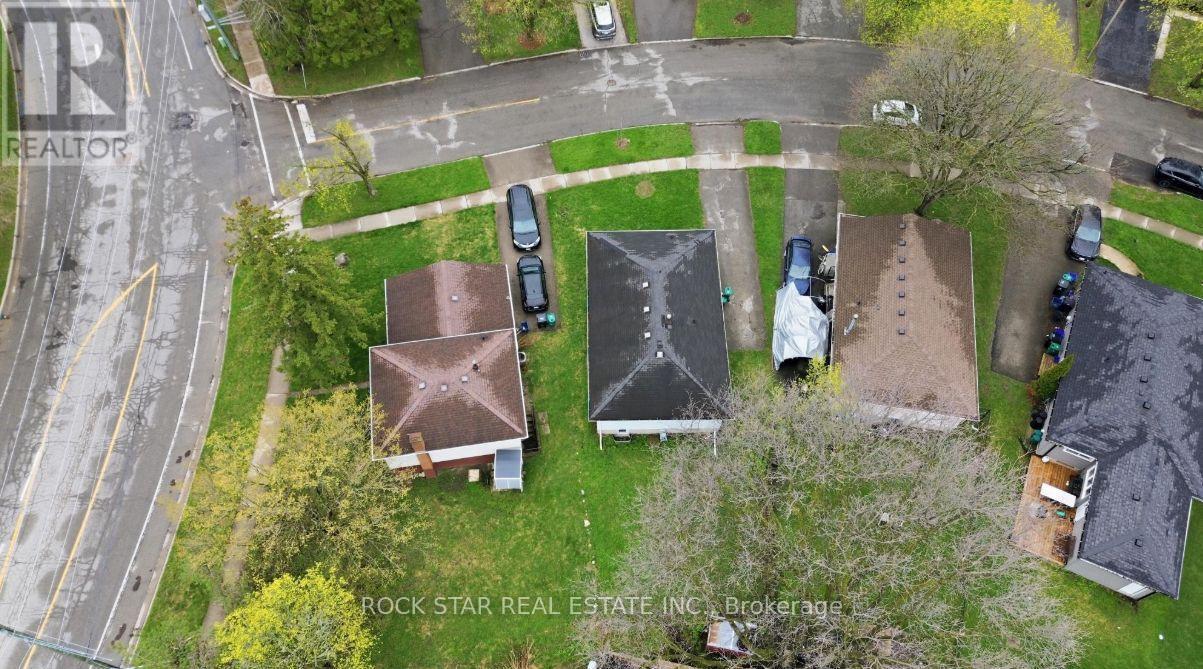 402 MIDWOOD CRESCENT — photo 2