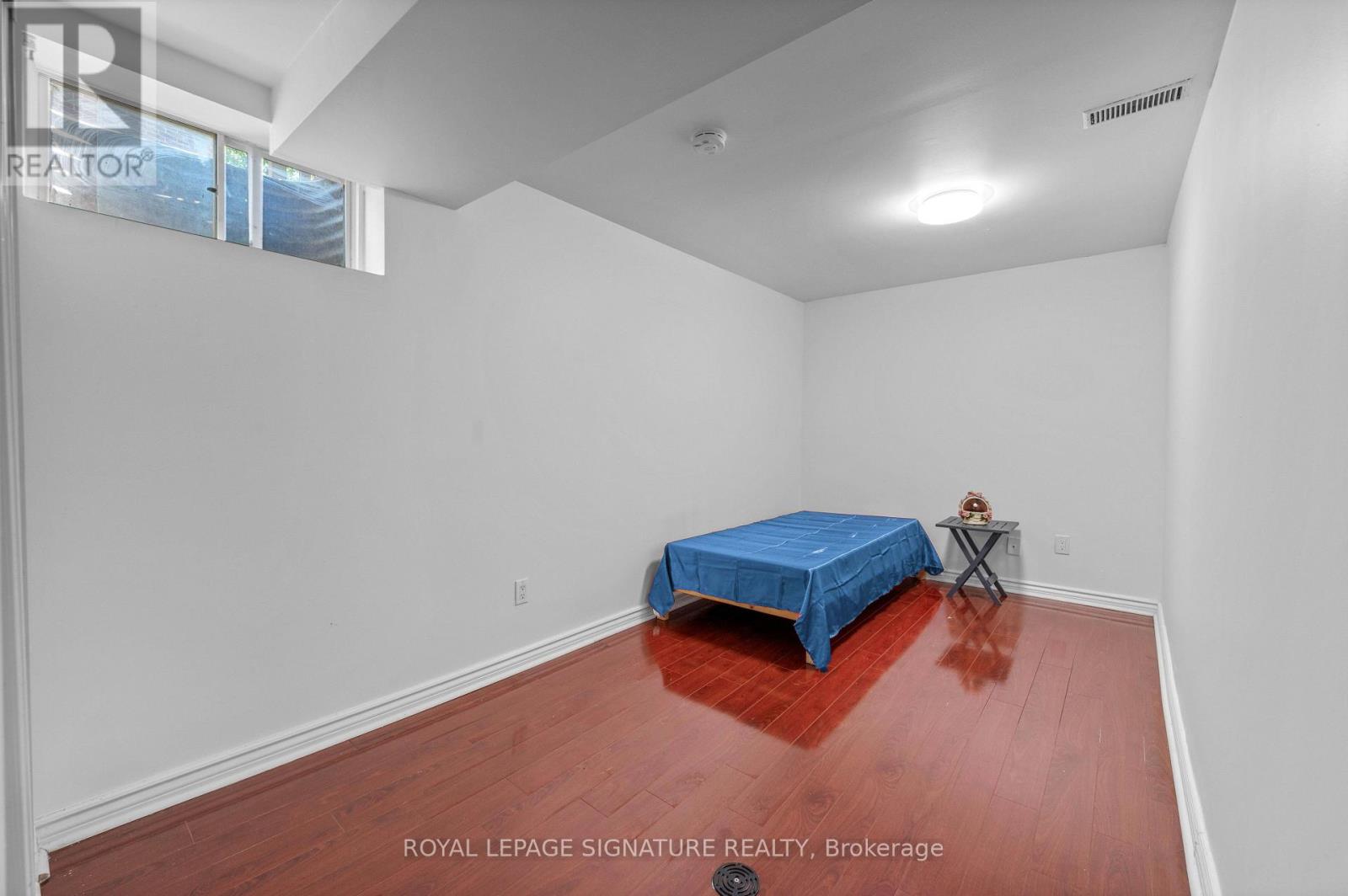 1414 HARMSWORTH SQUARE - 26