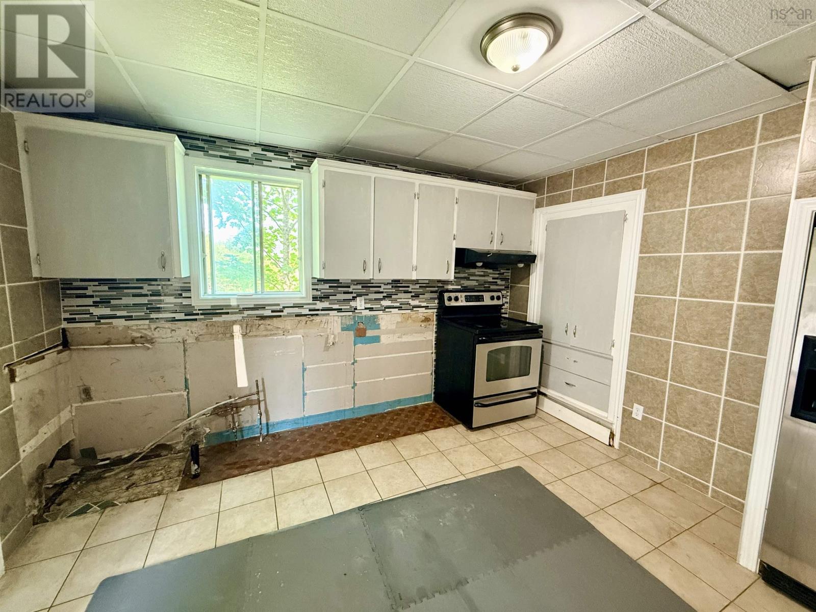 27 Starrs Road, Yarmouth — photo 2
