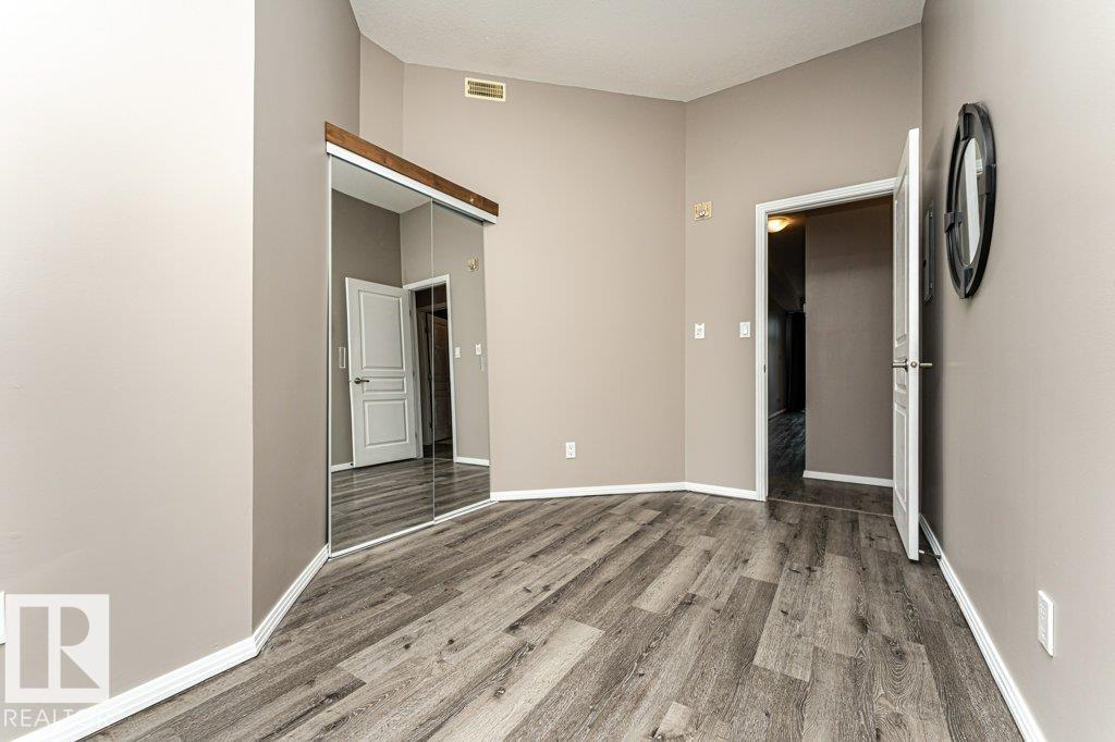 #404 10531 117 ST NW - 17