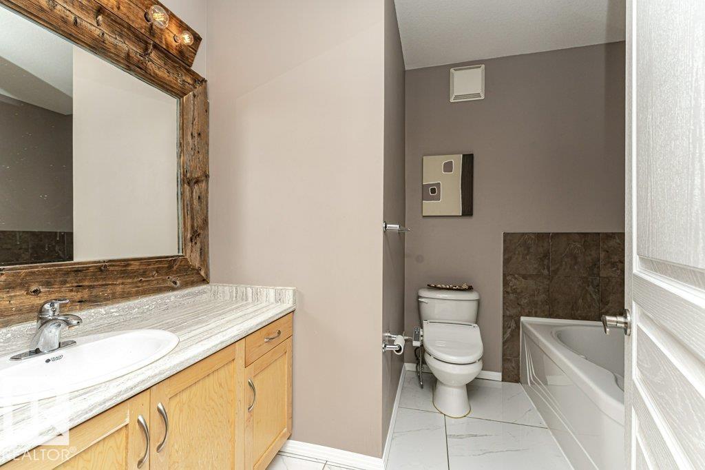 #404 10531 117 ST NW - 18