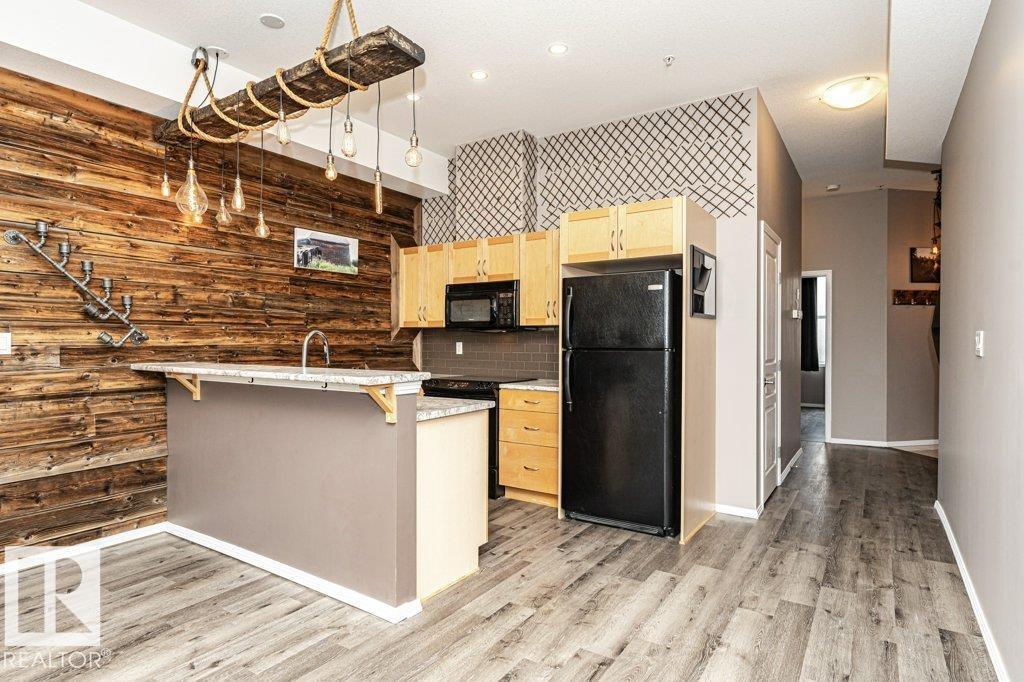 #404 10531 117 ST NW - 3