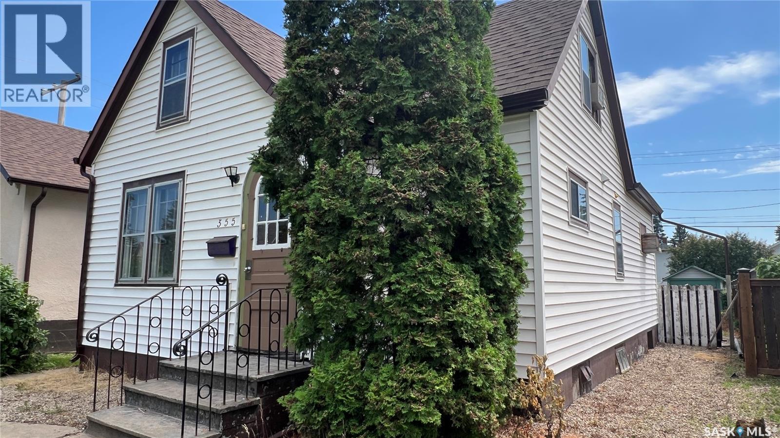 355 10th STREET E, Prince Albert — photo 2