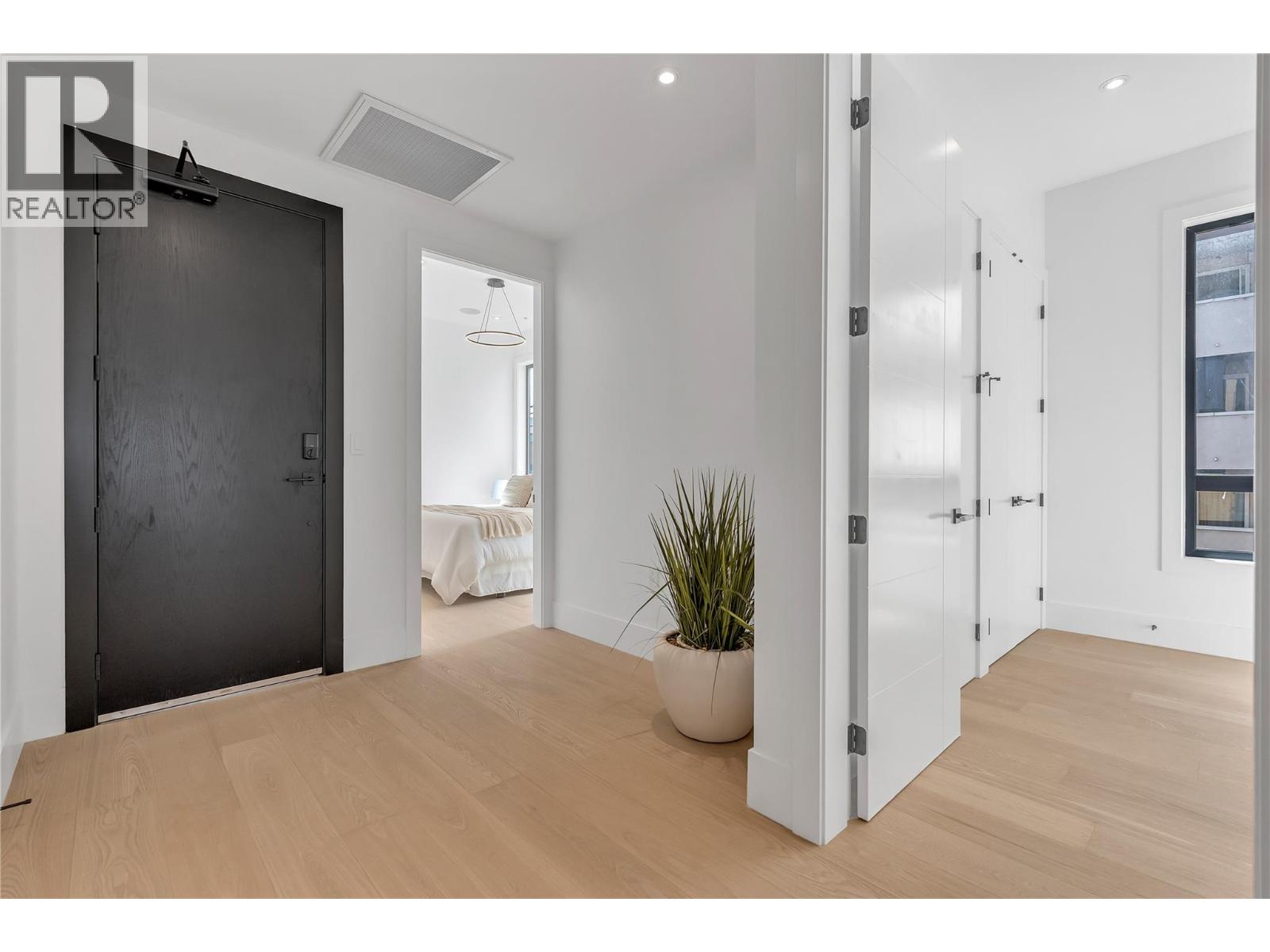 #202 602 Lakeshore Drive - 27
