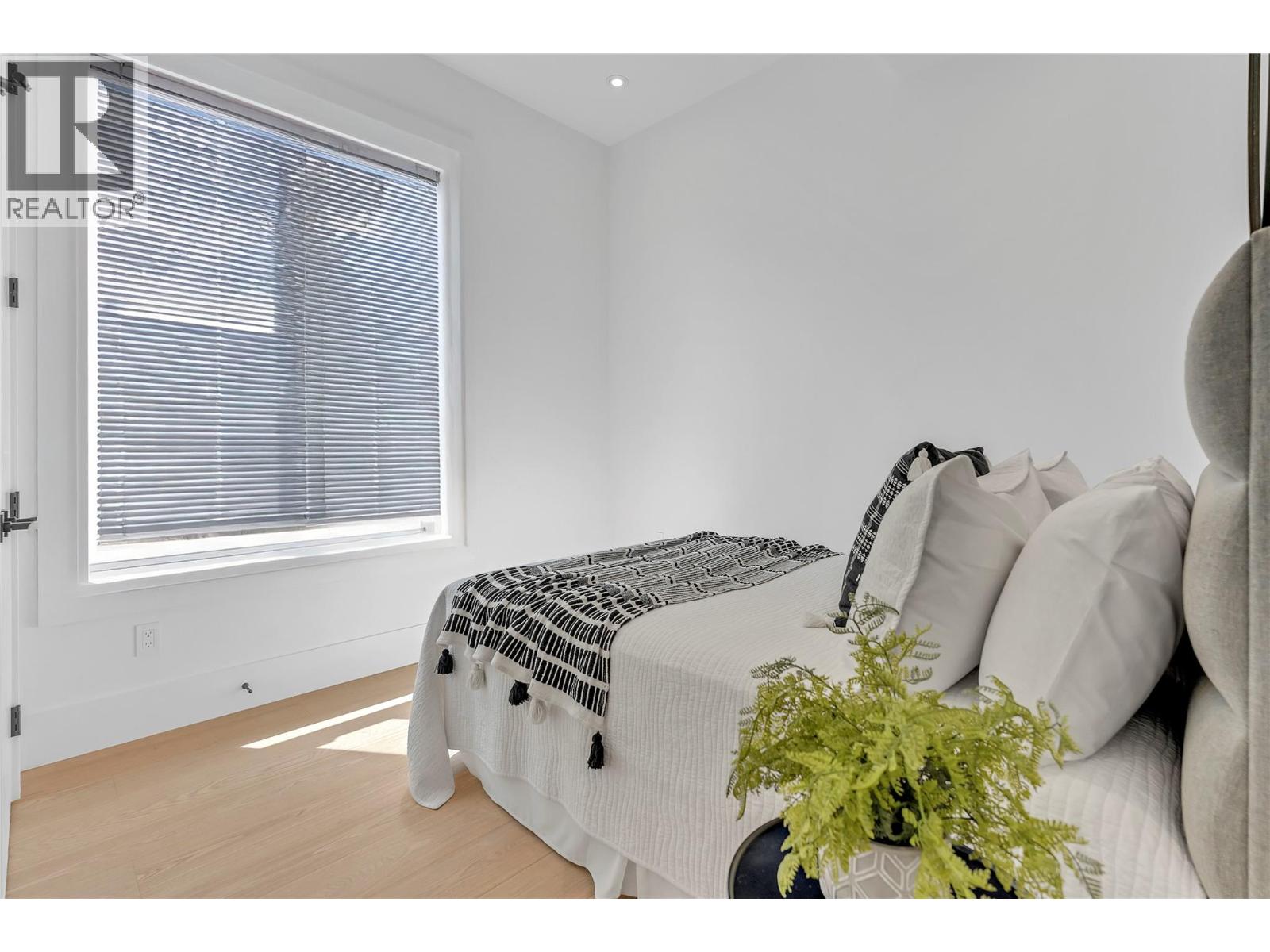#202 602 Lakeshore Drive - 21