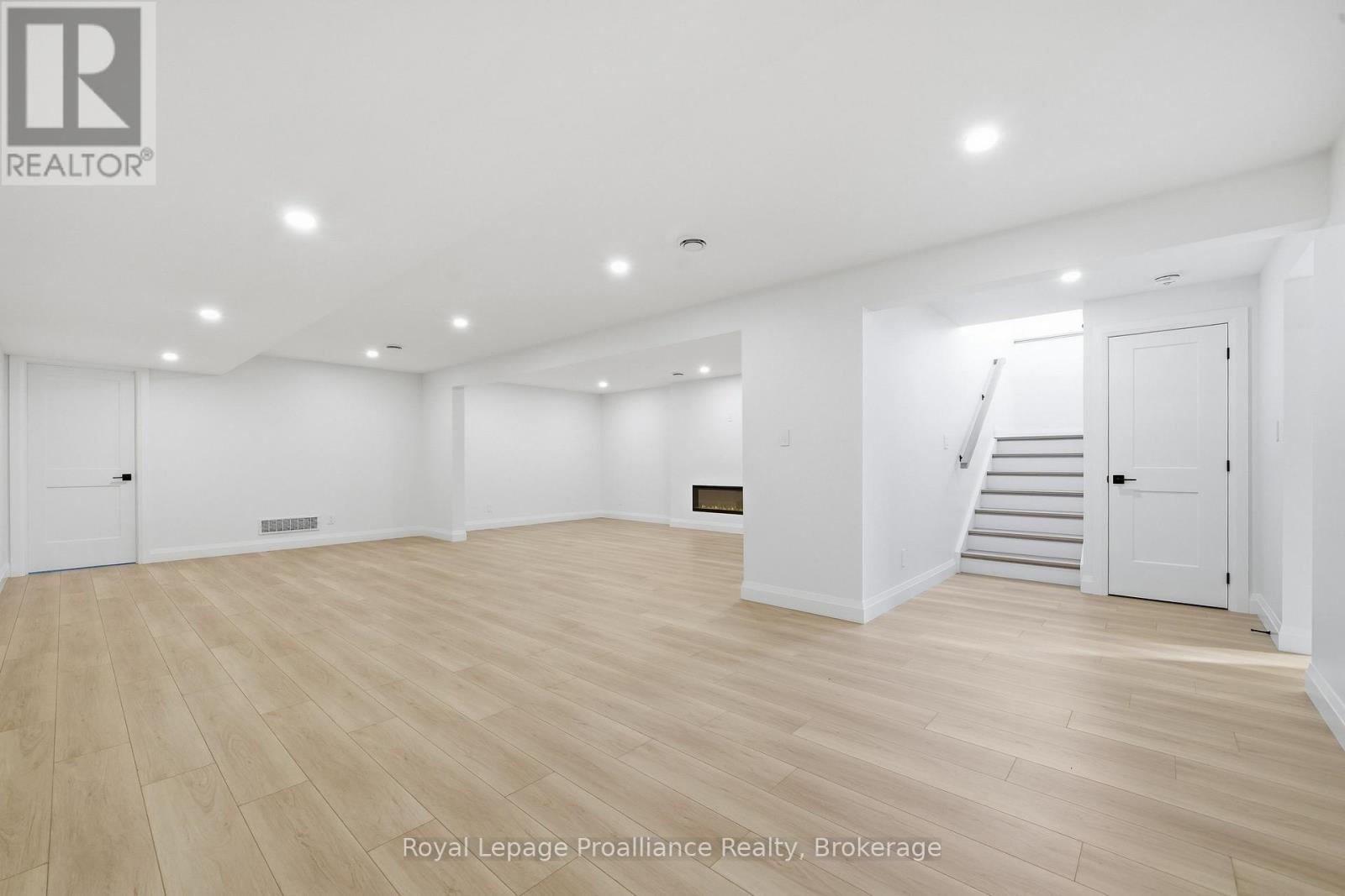 393 MICHAEL'S WAY - 32
