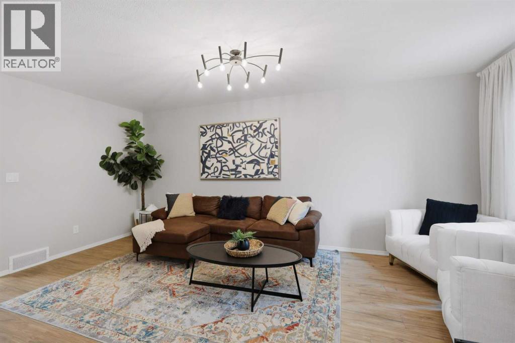 #303 30 Carleton Avenue - Image 5