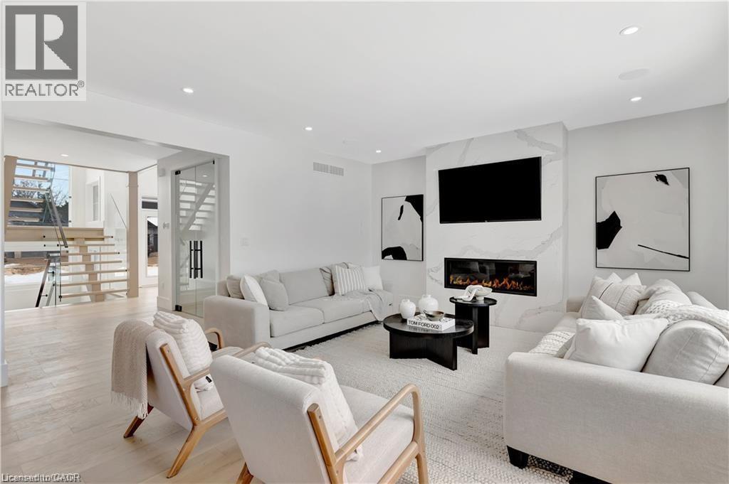 1048 WALTON Avenue - Image 10