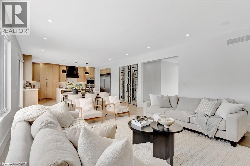 1048 WALTON Avenue - 11