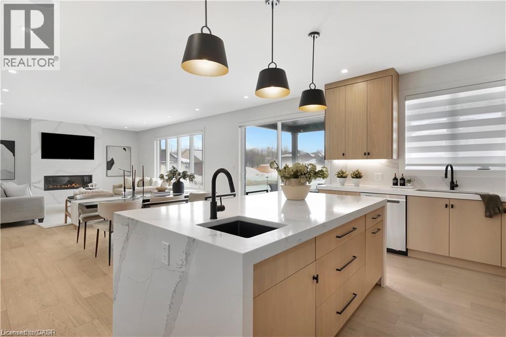 1048 WALTON Avenue - 17
