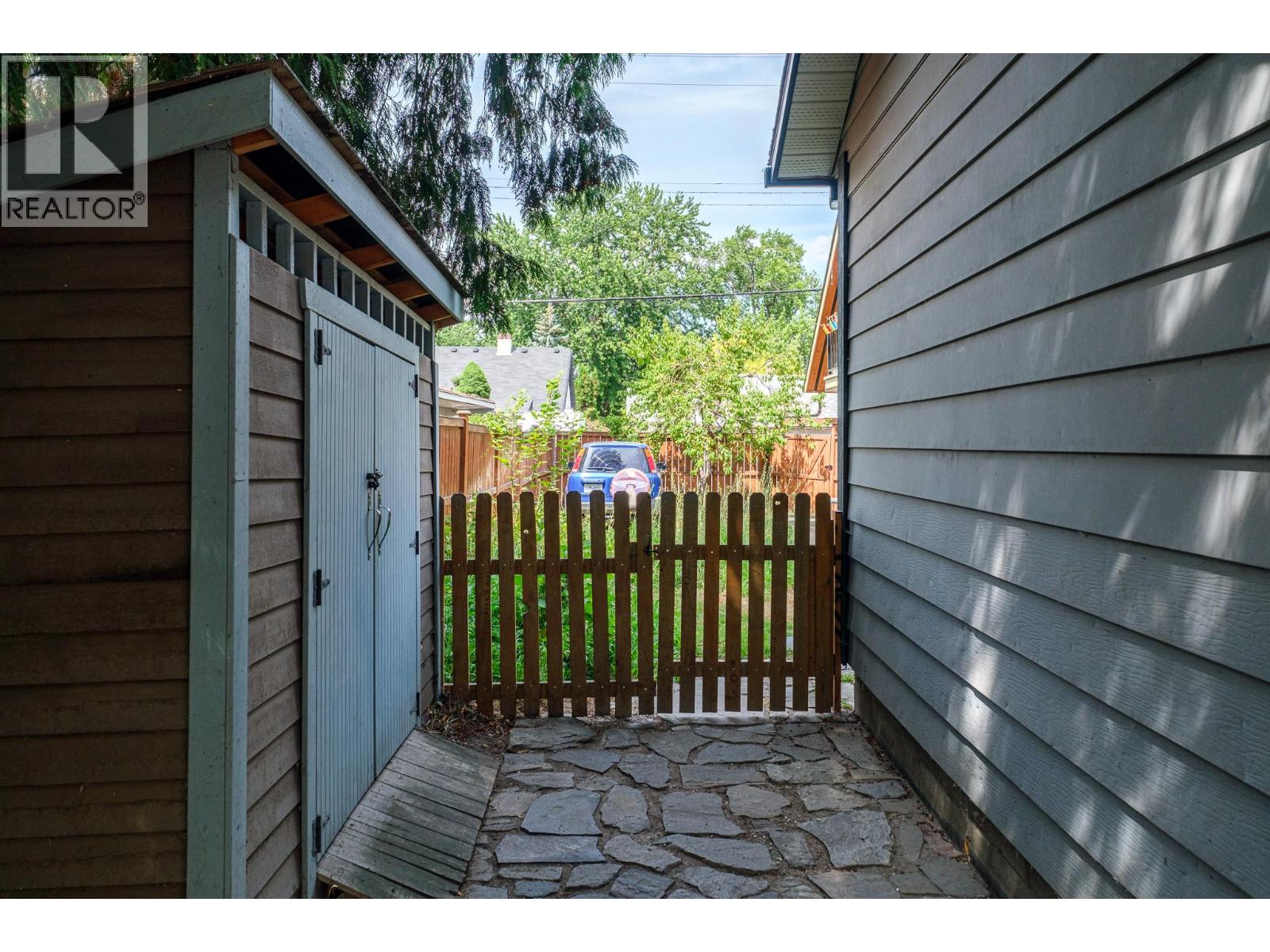 822 Lawrence Avenue - 12