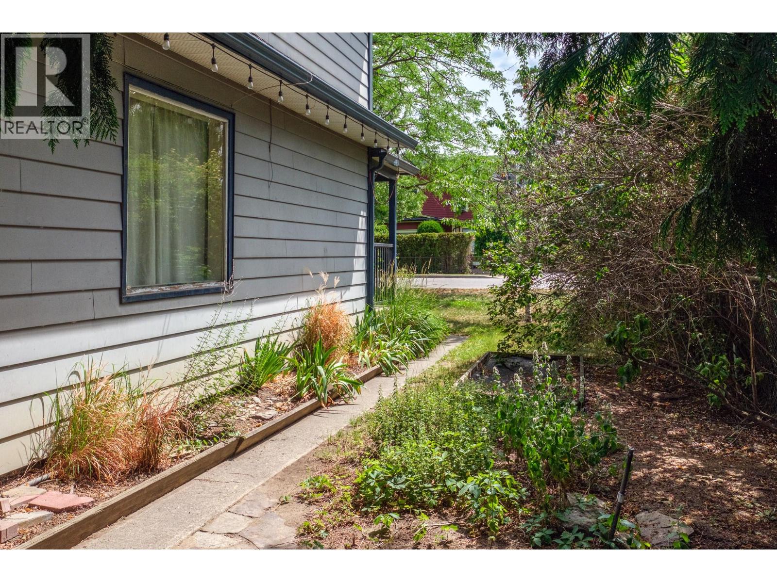 822 Lawrence Avenue - 11