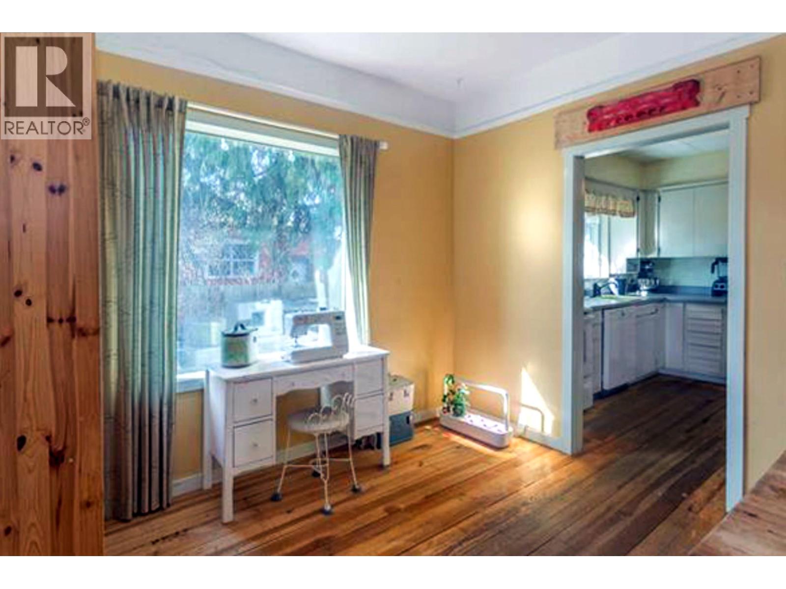 822 Lawrence Avenue - 28