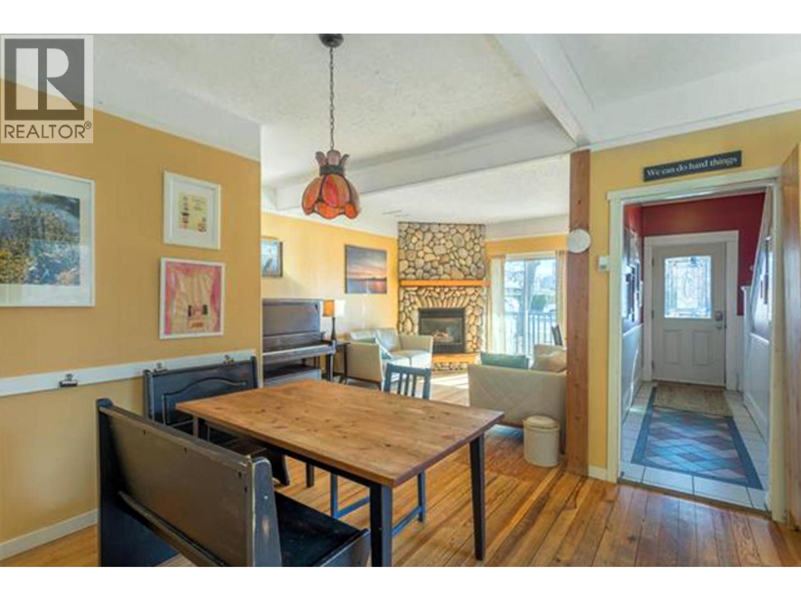 822 Lawrence Avenue - 18