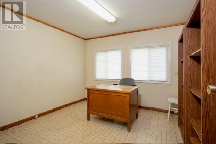 2608 Ridgeway Street E - 17