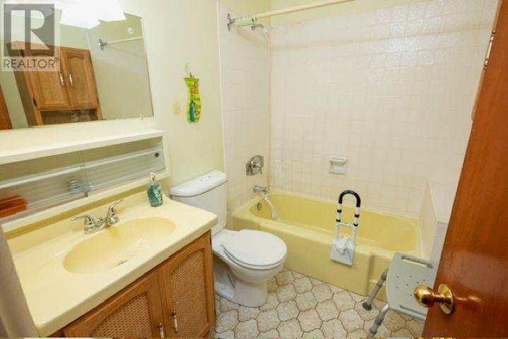 2608 Ridgeway Street E - 16