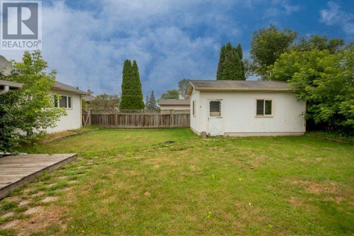 2608 Ridgeway Street E - 24